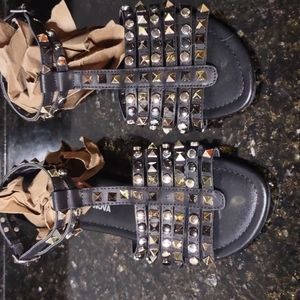 Fashion Nova Sandals Size 8 Black, Gold, Silver